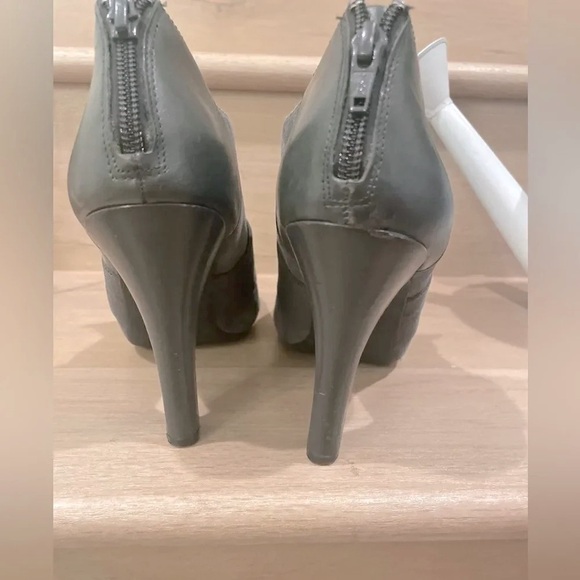 - GIANNI BINI GREY SUEDE HEELED BOOTIE SIZE 7.5 - Picture 6 of 14